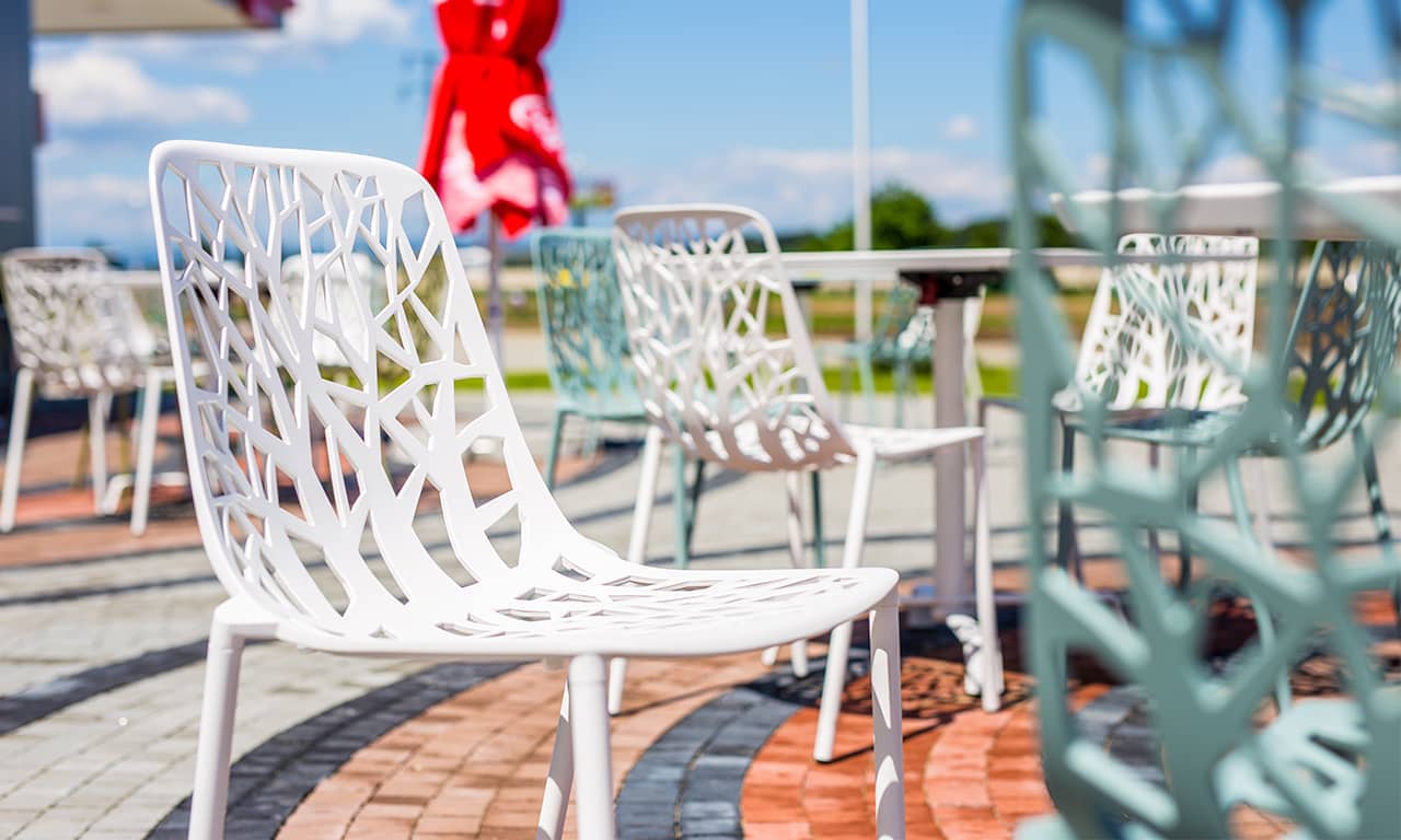 Fast-Casual and QSR Furniture Specifications