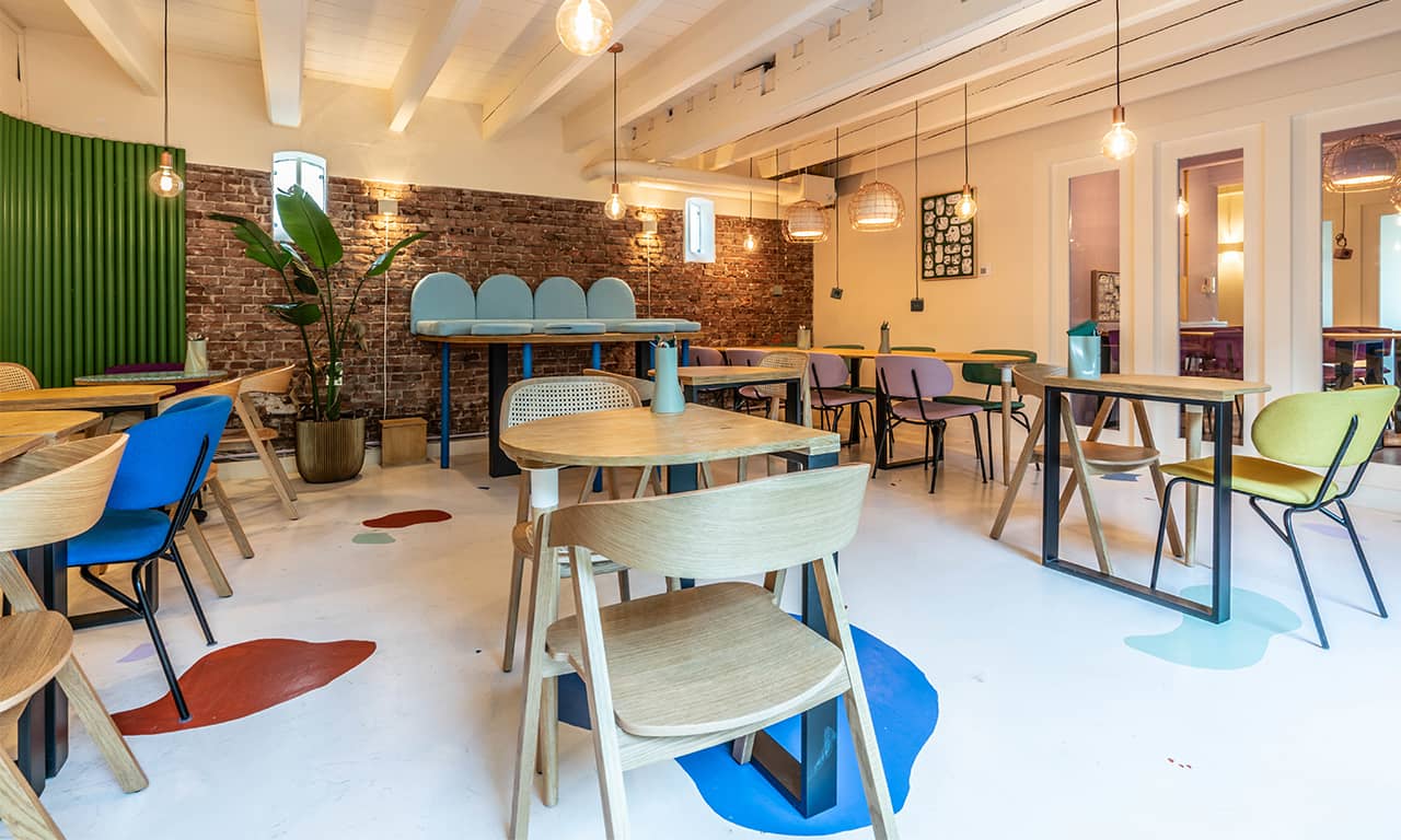 Furniture Refurbishment Programs: Extending Asset Lifespan